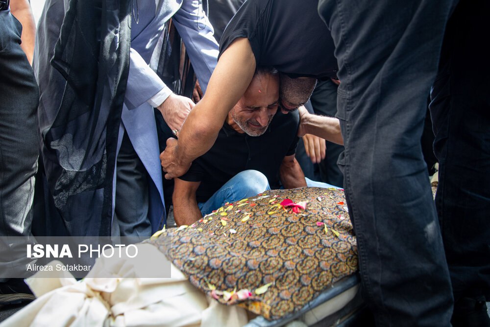 تصاویری از مراسم تشییع پیکر دانشجوی فقید دانشگاه تهران 5