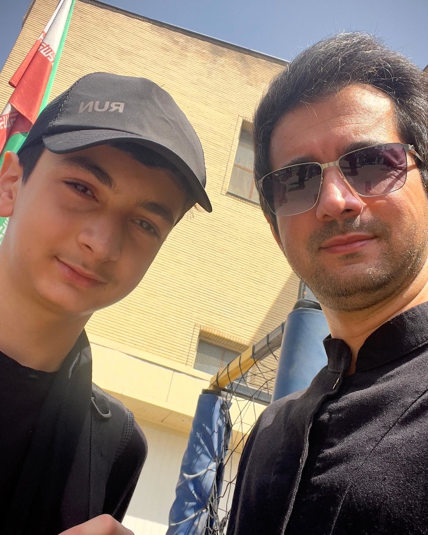 عکسی تازه از نجم‌الدین شریعتی در کنار پسرش