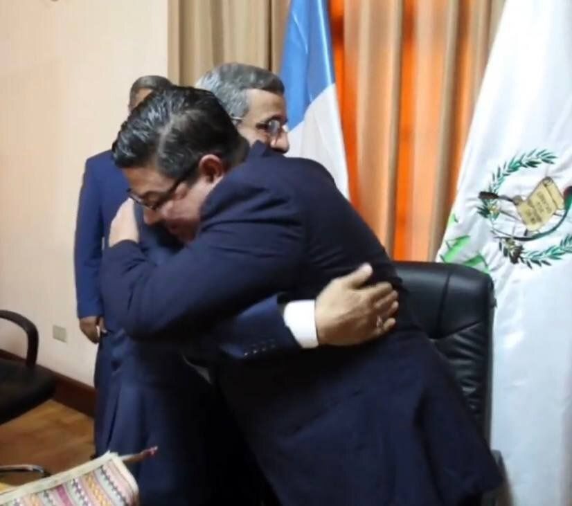 احمدی‌نژاد راهی ایران شد/ بدرقه گرم وزرای گواتمالا +عکس