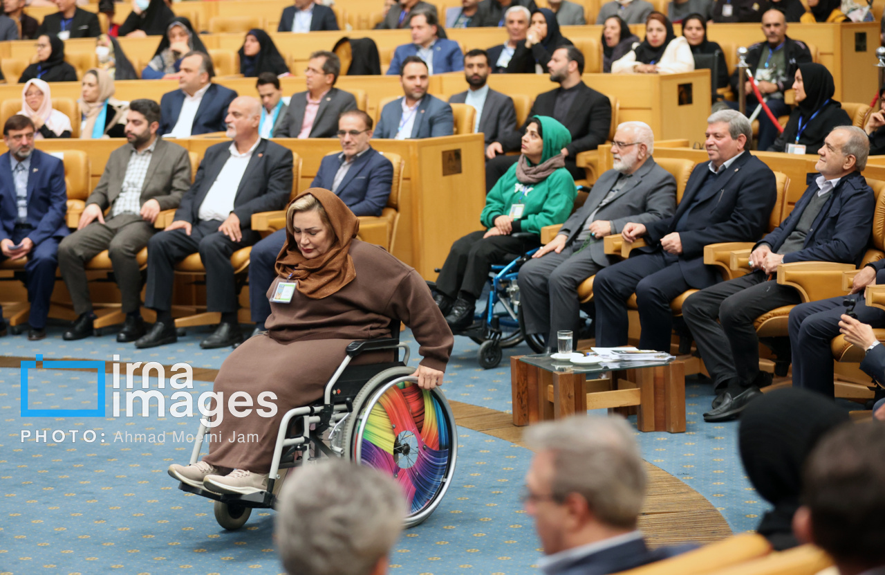 تصاویر | پزشکیان در جمع افراد کم‌توان و معلول 9