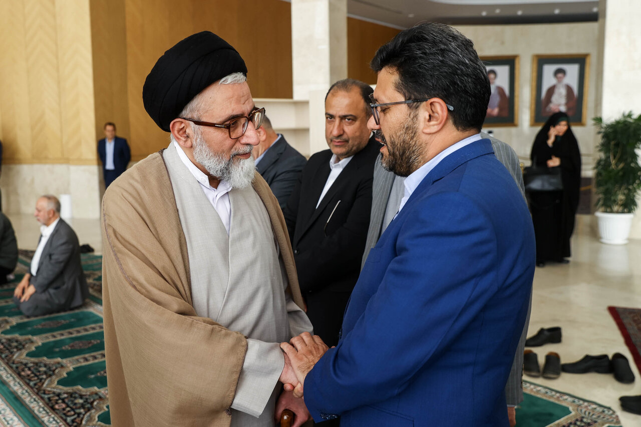تصاویری از وزیر اطلاعات در مراسم ختم مادر یک نماینده مجلس 3