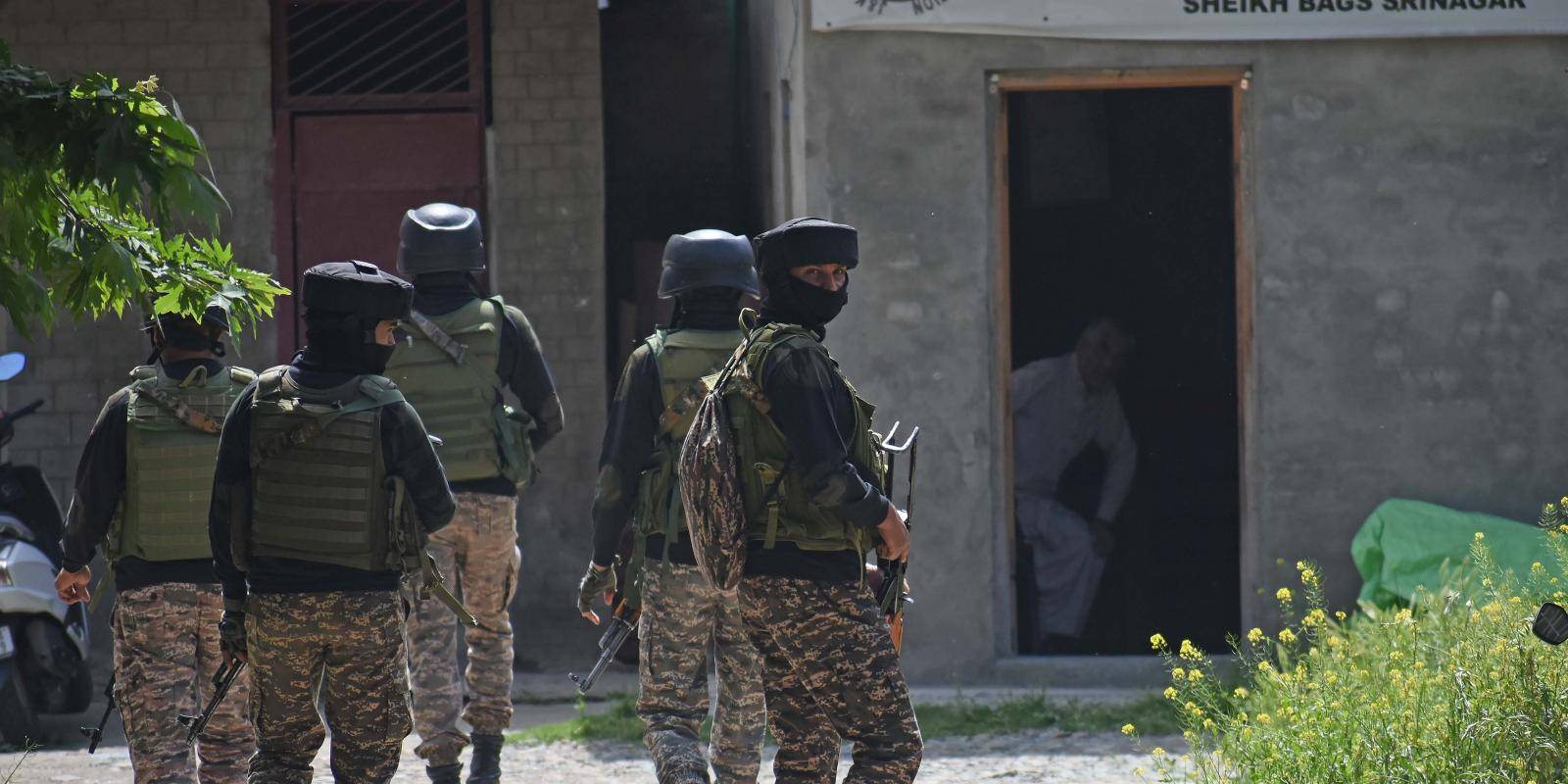 2025-05-13-india-pakistan-kashmir-soldiers-ceasefire-2214271132