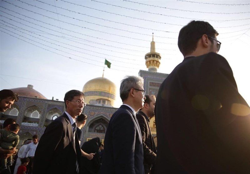 حضور سفیر کره‌جنوبی در حرم امام رضا(ع)