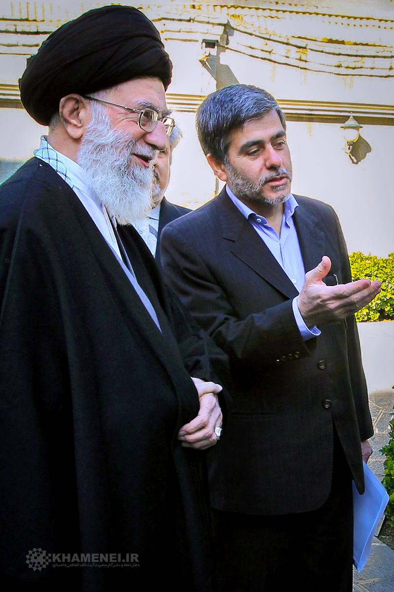 تصویری از دیدار و گفتوگوی شهید فریدون عباسی دوانی با رهبر معظم انقلاب 2