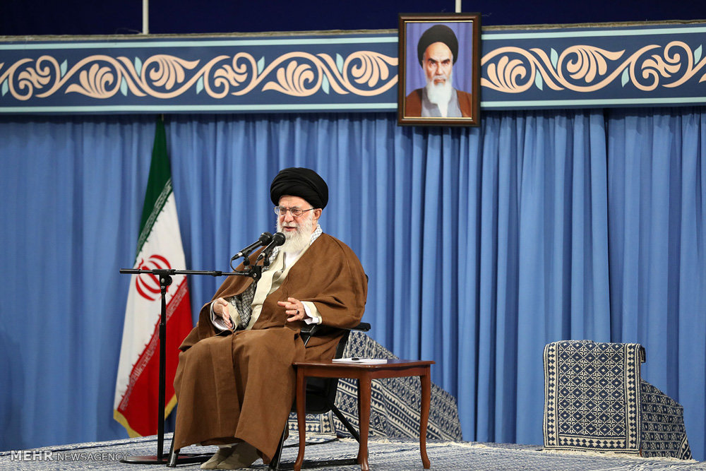 دیدار اعضای کنگره نقش شیعه درگسترش علوم اسلامی با رهبرانقلاب
