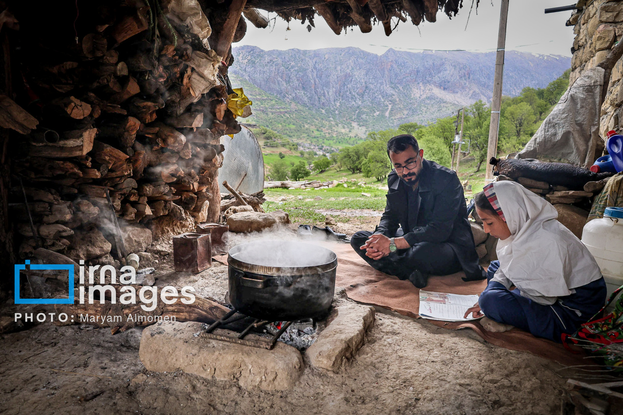 معلم دهکده