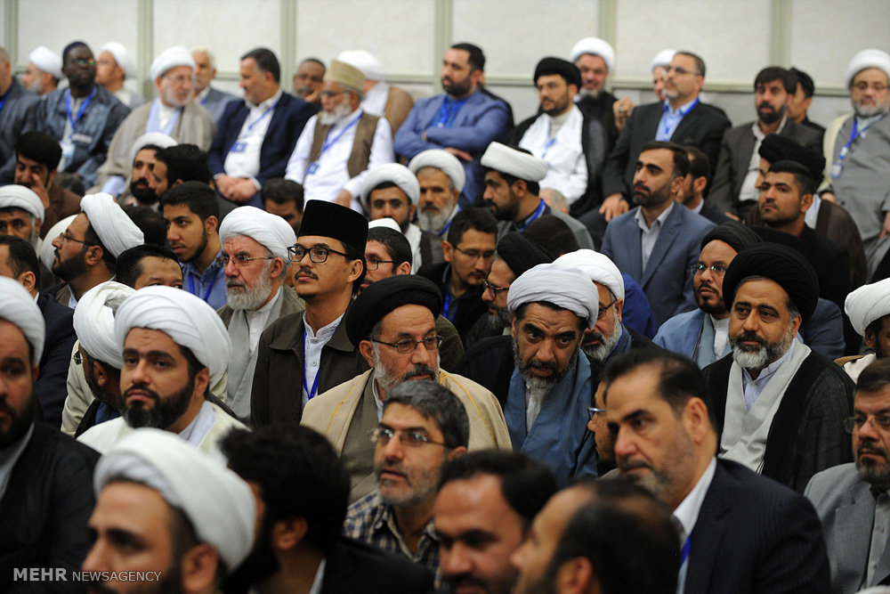 دیدار اعضای کنگره نقش شیعه درگسترش علوم اسلامی با رهبرانقلاب