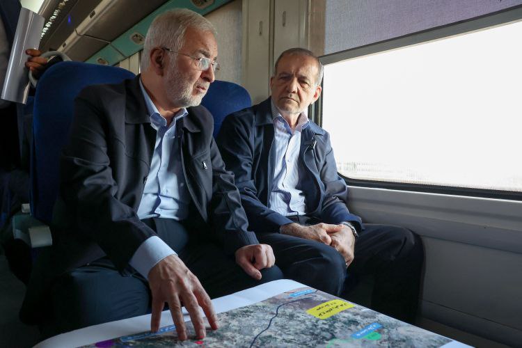 پزشکیان و وزیر کشور سوار قطار شدند + عکس 2