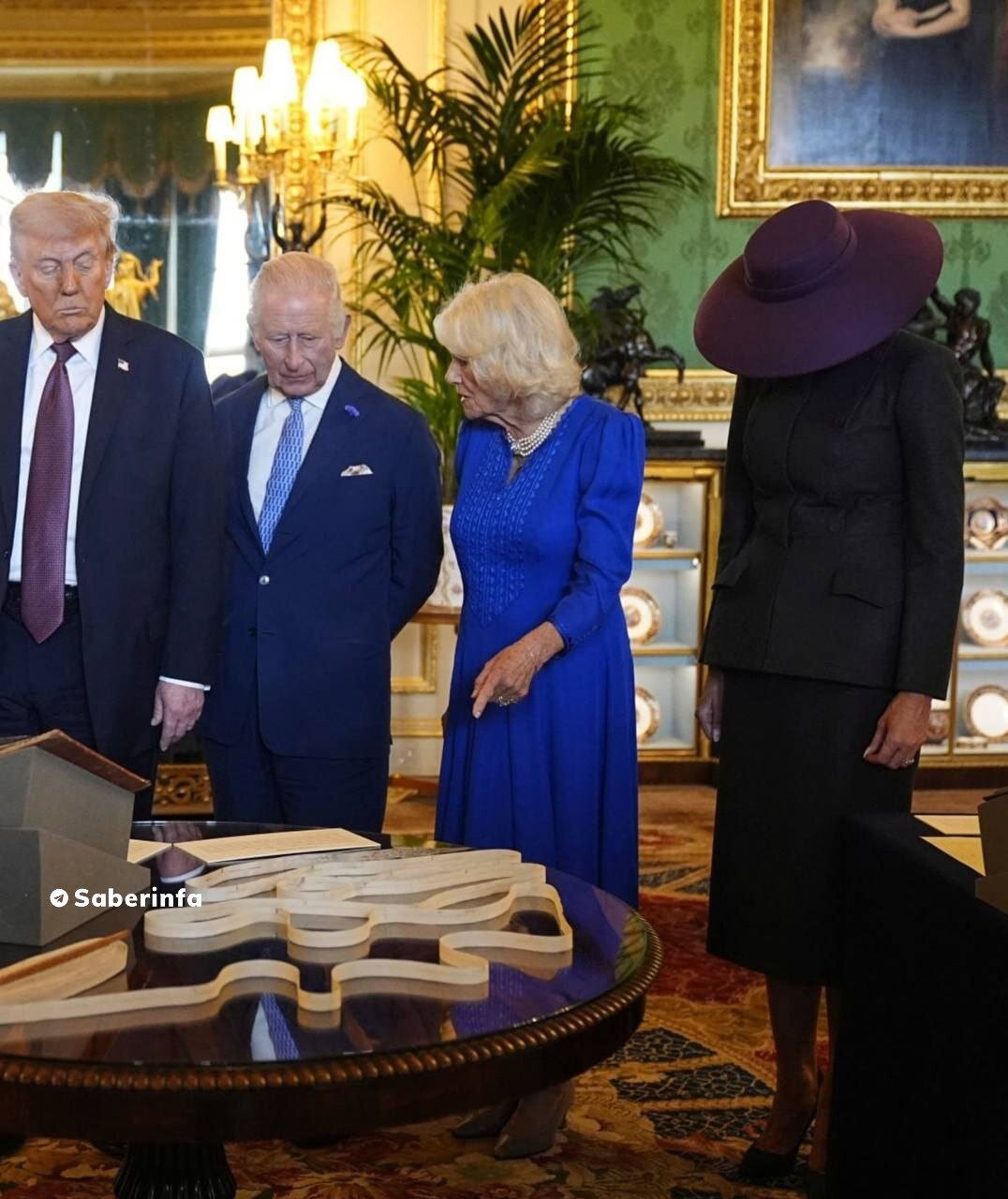 ژست عجیب ملانیا ترامپ در کنار پادشاه و ملکه انگلیس + عکس 2