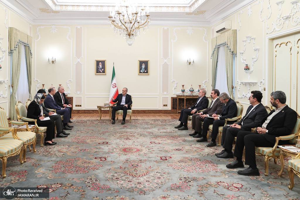 لاریجانی+و+پزشکیان+(3)