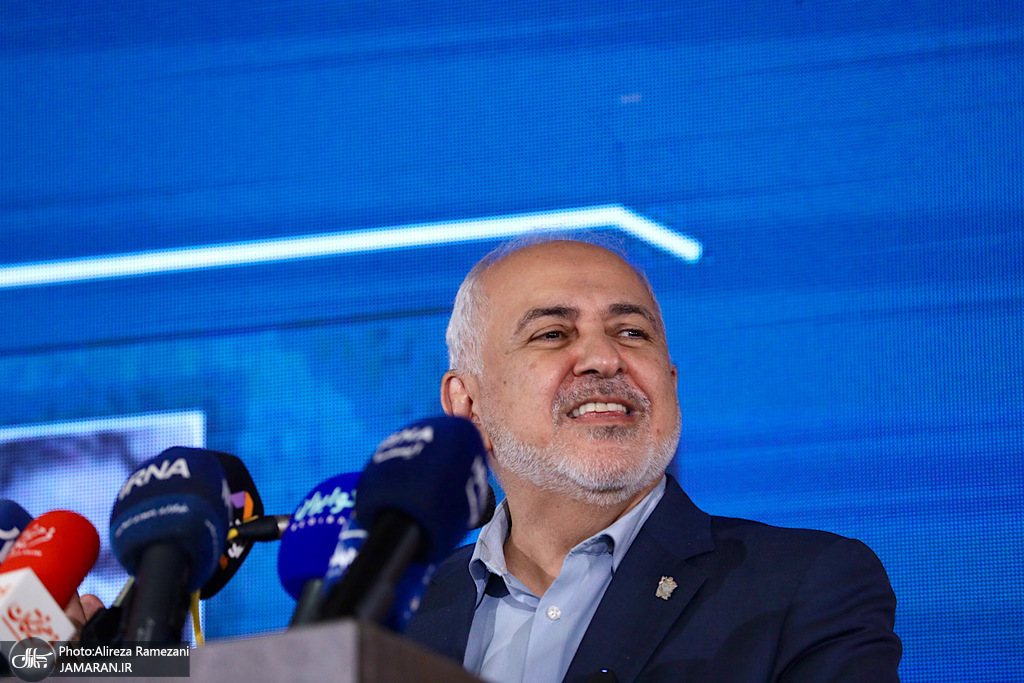 تصاویر | گردهمایی یاران روحانی در رونمایی از کتاب اسحاق جهانگیری 11