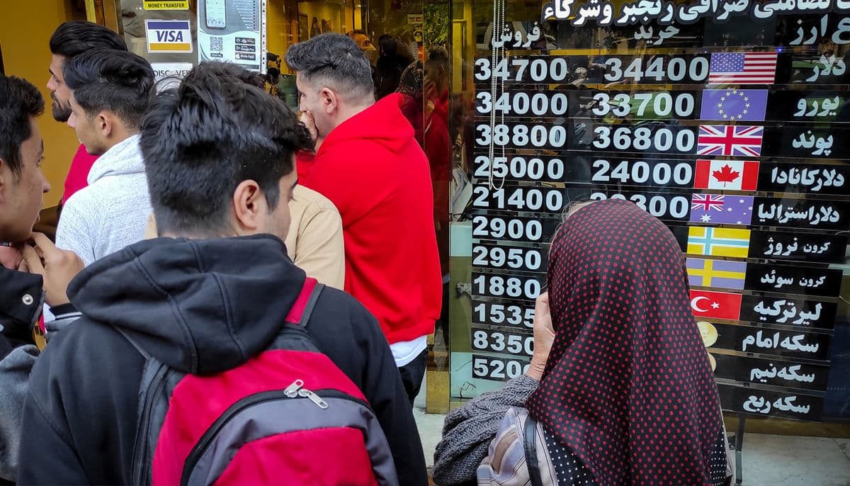 پیش‌بینی قیمت طلا، سکه و دلار امروز ۱۰ دی 1404 | دلار روی لبه‌ تیغ 139 هزار تومان