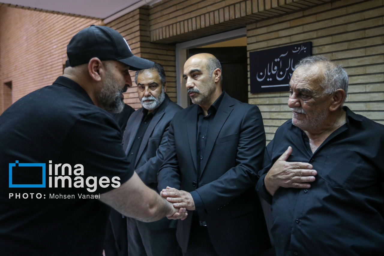تصاویر | همدردی بازیگران با محسن تنابنده در مراسم بزرگداشت برادرزادهاش 11