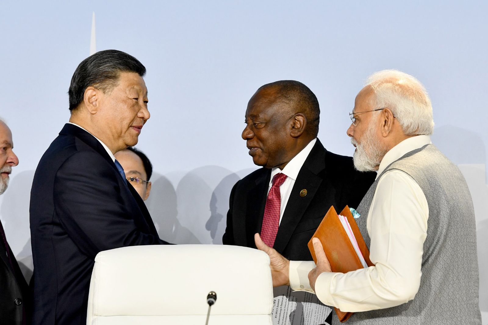 230825100303-brics-summit-modi-xi