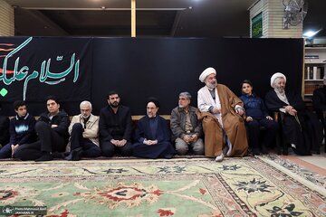 سیدمحمد خاتمی در مراسم عزاداری شهادت حضرت فاطمه(س)/ هادی خامنه‌ای و نماینده جنجالی مجلس هم آمدند+عکس