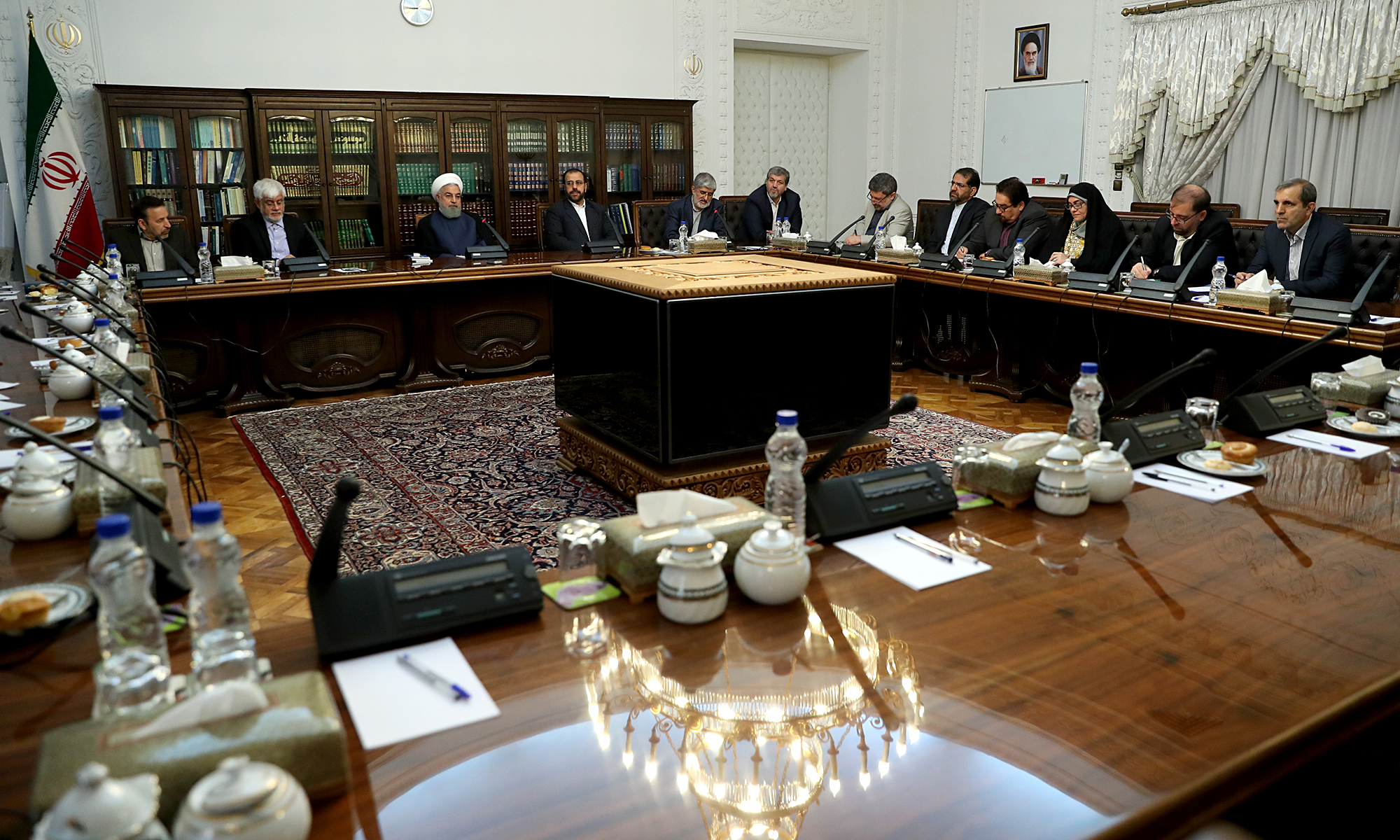 دیدار روحانی با اعضای فراکسیون امید