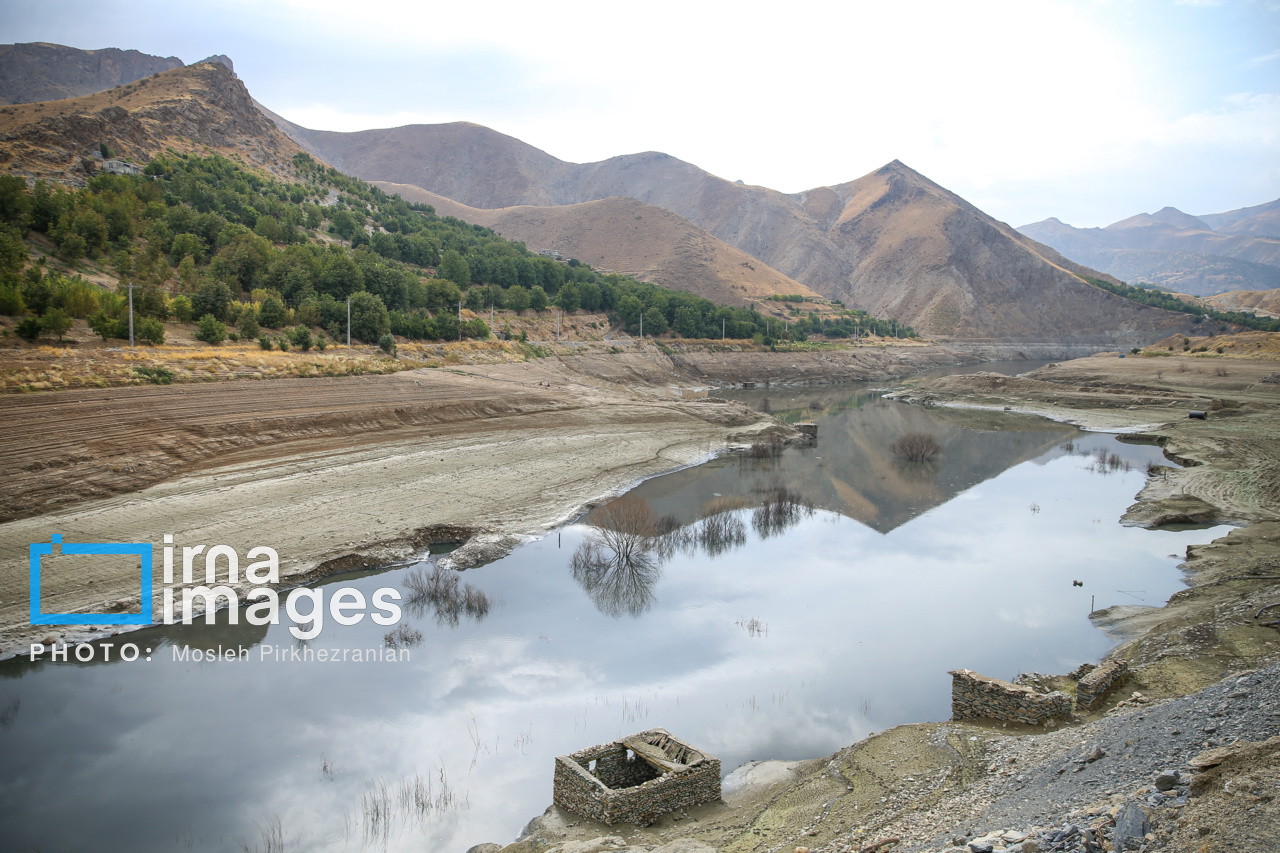 مدرسه‌ای در آن سوی مسیر گلی 