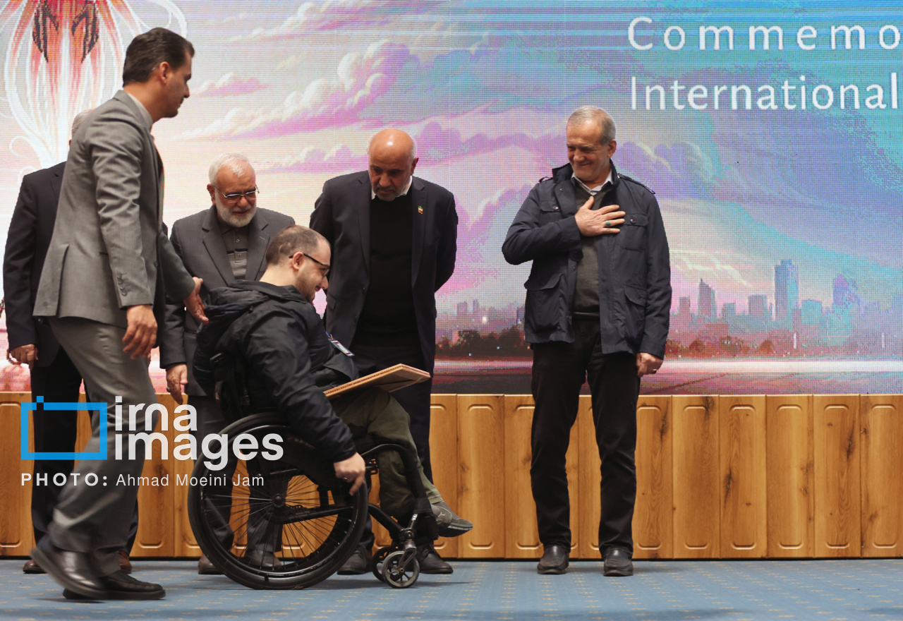 تصاویر | پزشکیان در جمع افراد کم‌توان و معلول 12