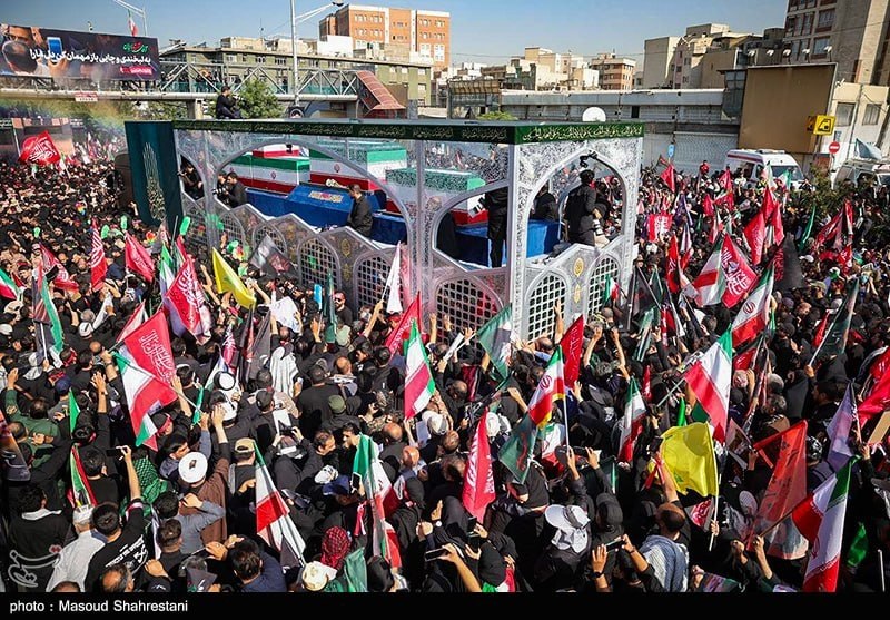 خودروی حامل پیکر رهبر شهید