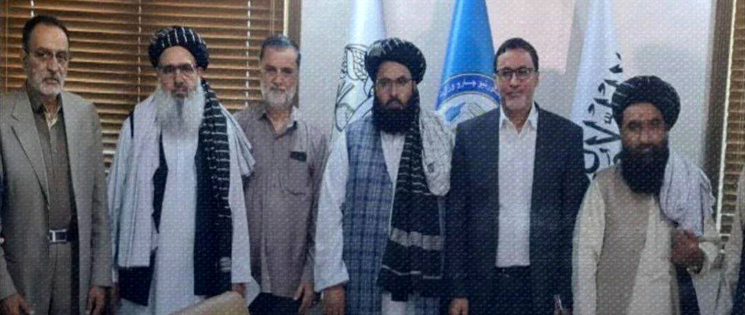 این عکس با طالبان به یادگار بماند /پس لرزه های دیدار نمایندگان ایران با وزیرخارجه طالبان