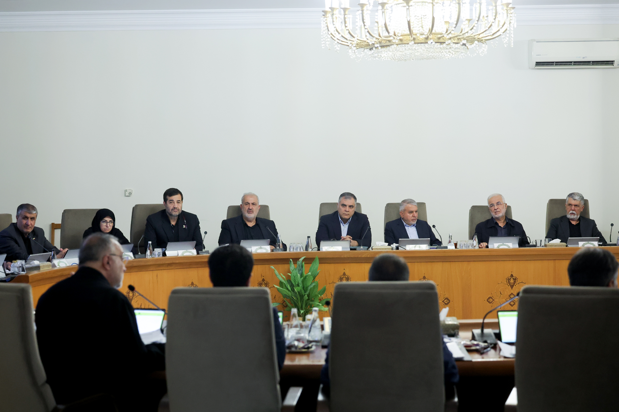 دولتمردان پزشکیان سیاهپوش شدند / تصاویری متفاوت از جلسه هیأت دولت 6