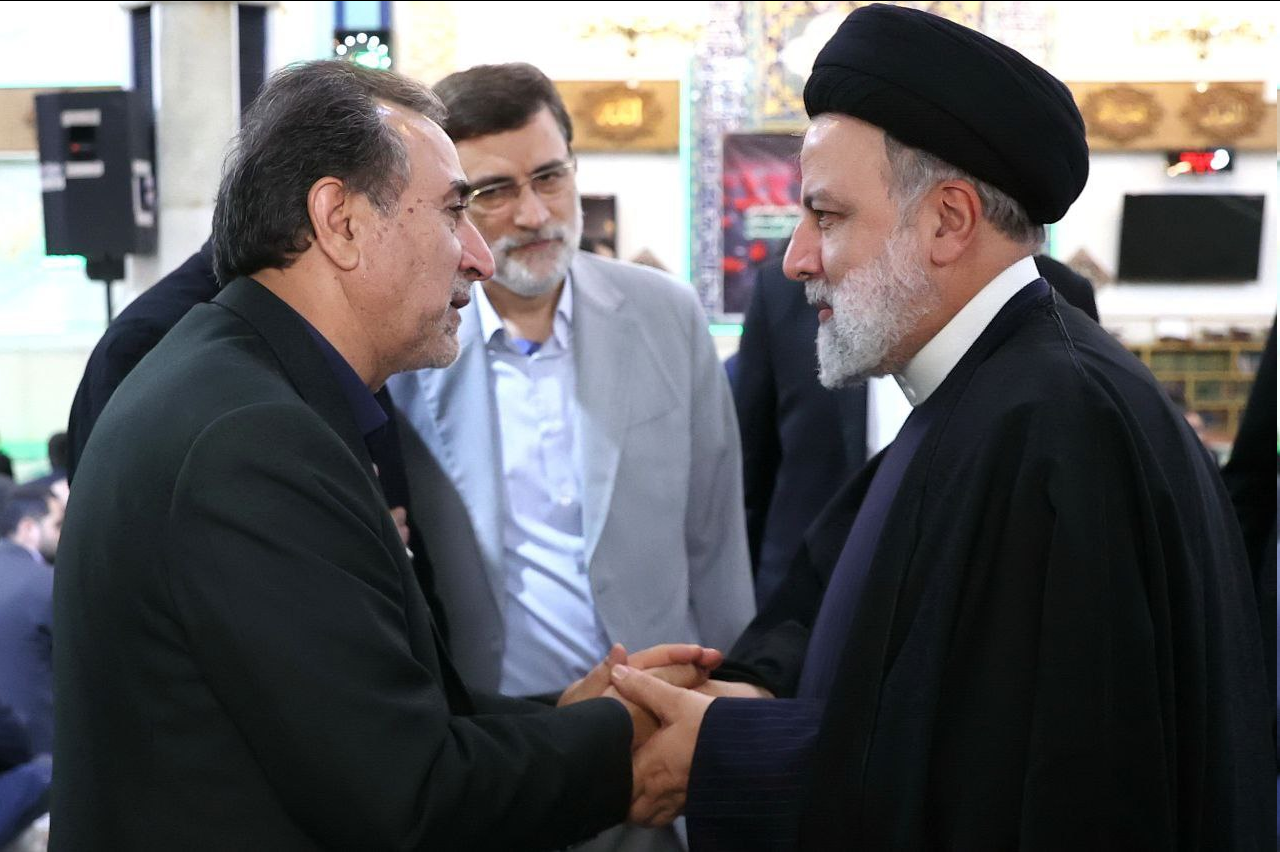 حضور رئیسی در مراسم گرامیداشت شهدای حادثه تروریستی کرمان + عکس 4