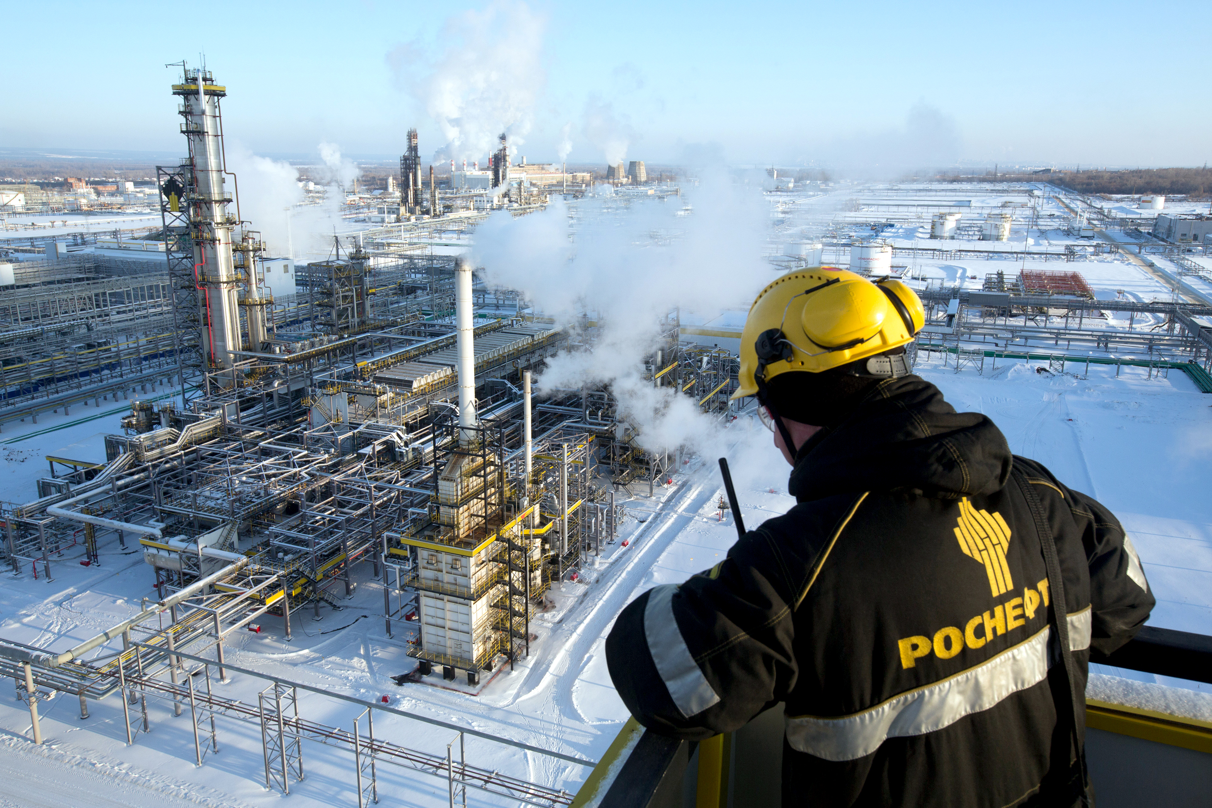 220224-russia-oil-refinery-al-0823