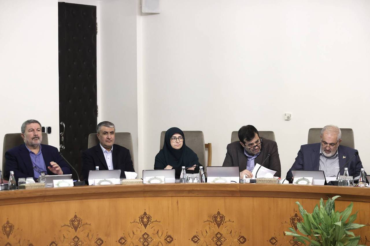 اولین تصاویر از علی آبادی پس از طرح استیضاح او / گپ و گفت آقای وزیر با پاک نژاد 2