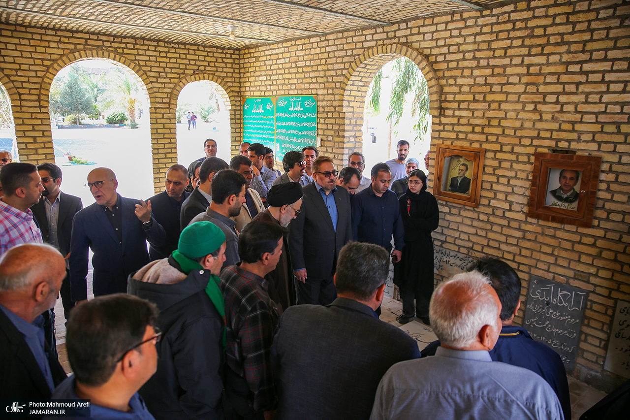تصاویر جدید از سیدمحمد خاتمی بر مزار پدرش 6