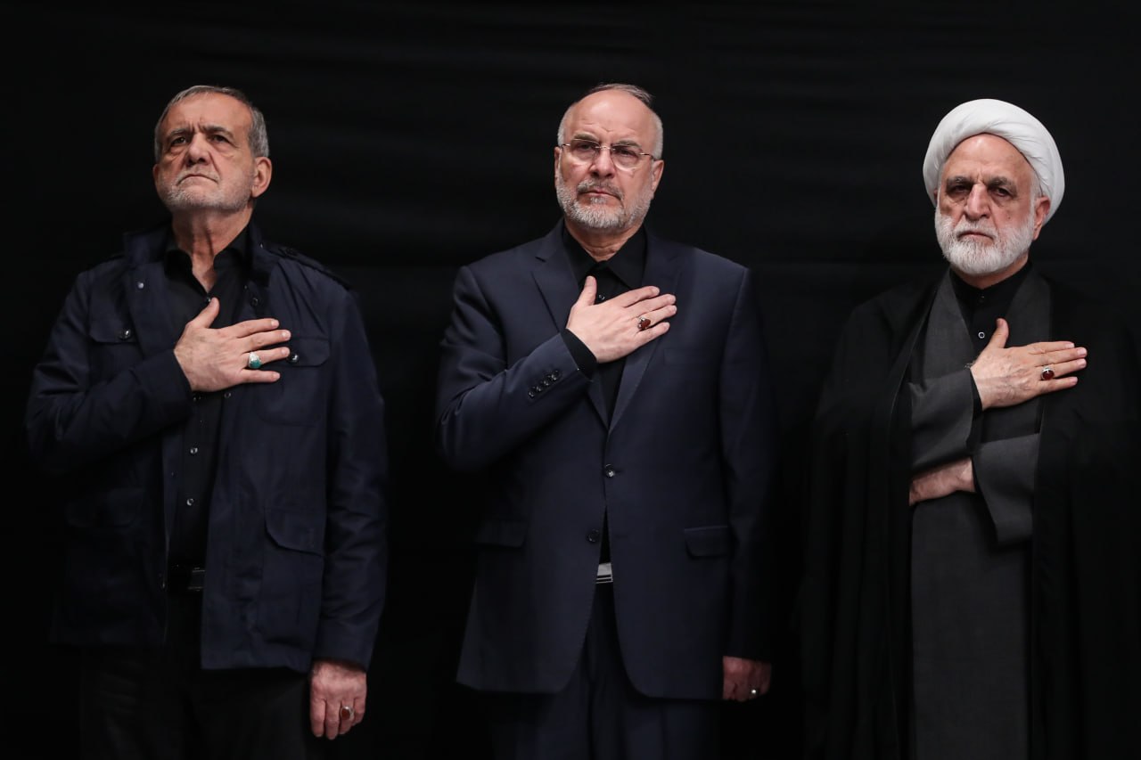 تصاویر پزشکیان، قالیباف و سعید جلیلی در بیت رهبری / سومین شب مراسم عزاداری در حسینیه امام خمینی (ره) برگزار شد 4