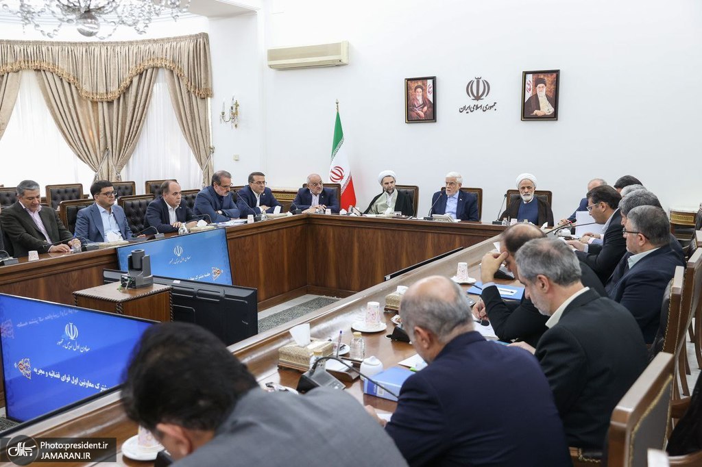 عارف: تأمین کالاهای اساسی و ذخایر راهبردی کشور در اولویت دولت است / تخصیص ارز بهموقع انجام شود 5