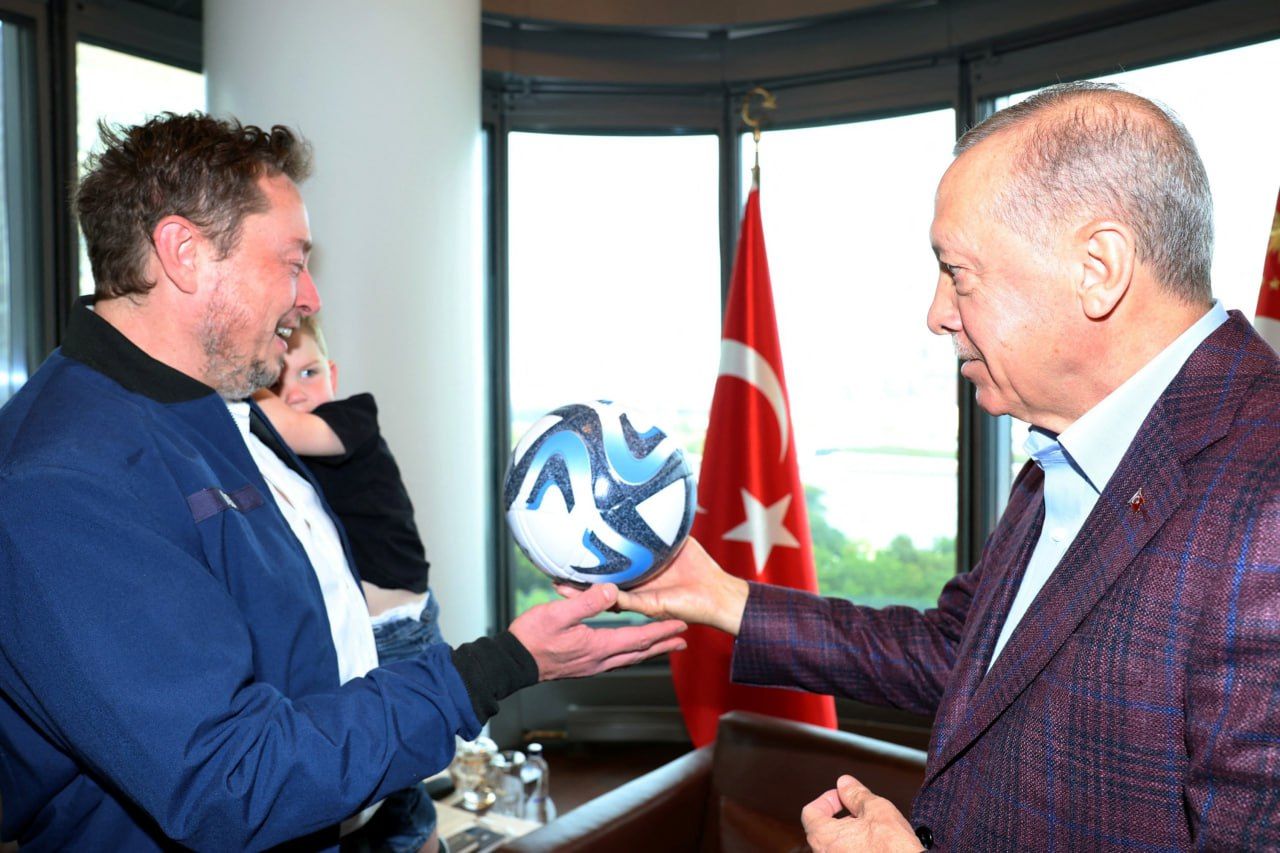 قاب دیده نشده ایلان ماسک همراه اردوغان