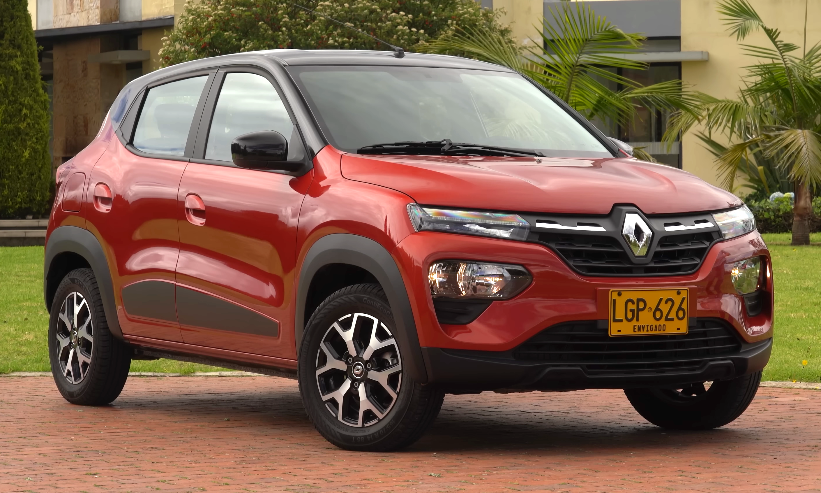 2023_Renault_Kwid_Iconic_(Colombia)_front_view_01