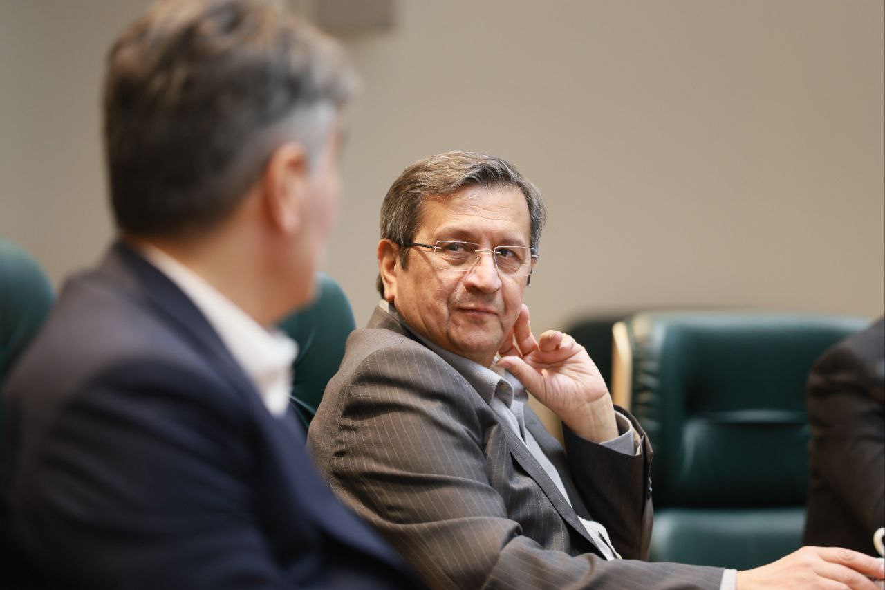 فرزین اتاقش را به همتی تحویل داد / پای رئیس جدید به ساختمان میرداماد رسید + عکس 6