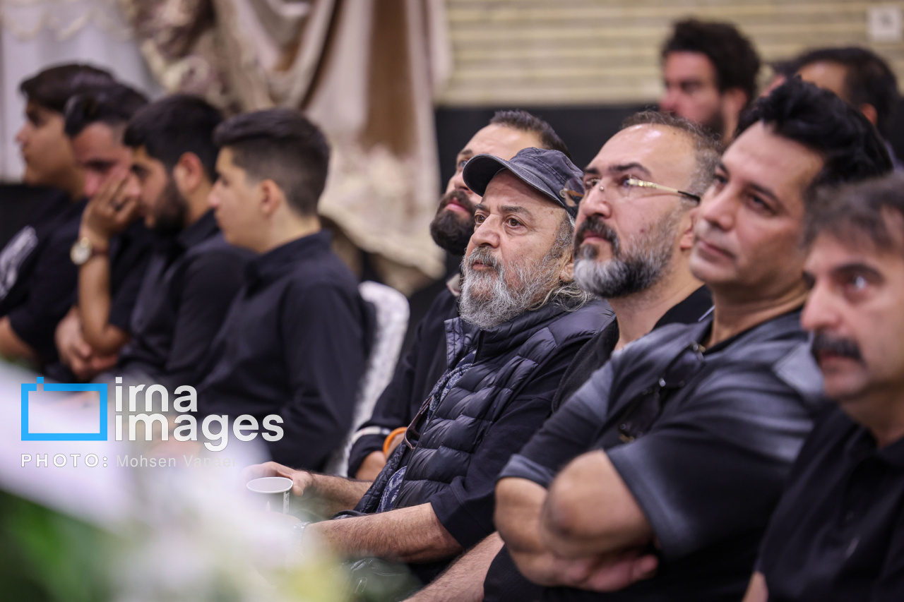تصاویر | همدردی بازیگران با محسن تنابنده در مراسم بزرگداشت برادرزادهاش 2