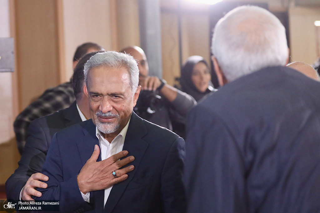 رونمایی از کتاب اسحاق جهانگیری