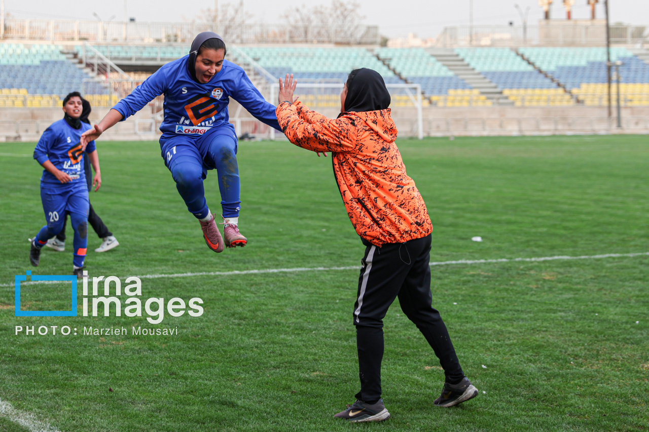 فوتبال دختران