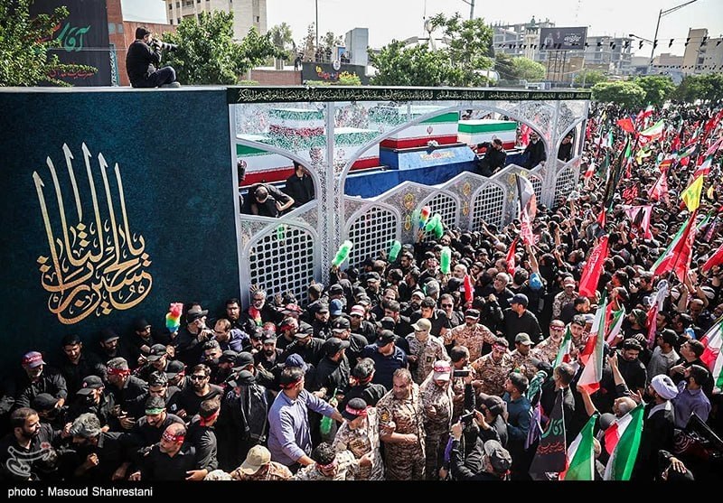 خودروی حامل پیکر رهبر شهید