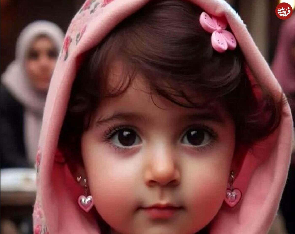 تصویری متفاوت از «دختر کاپشن صورتی» در کنار رهبری 2