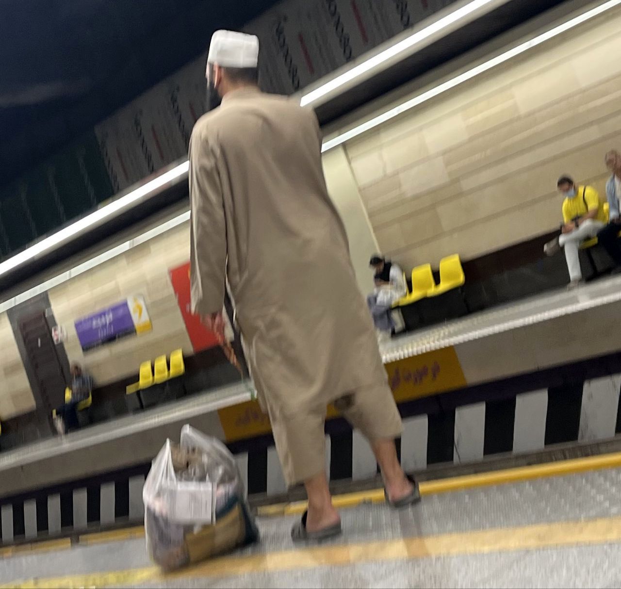 عکسی از یک مسافر خاص متروی تهران خبرساز شد
