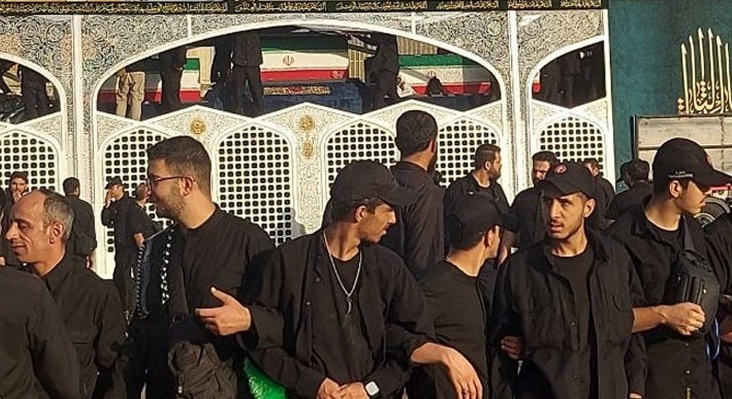 خودروی حامل پیکر رهبر شهید