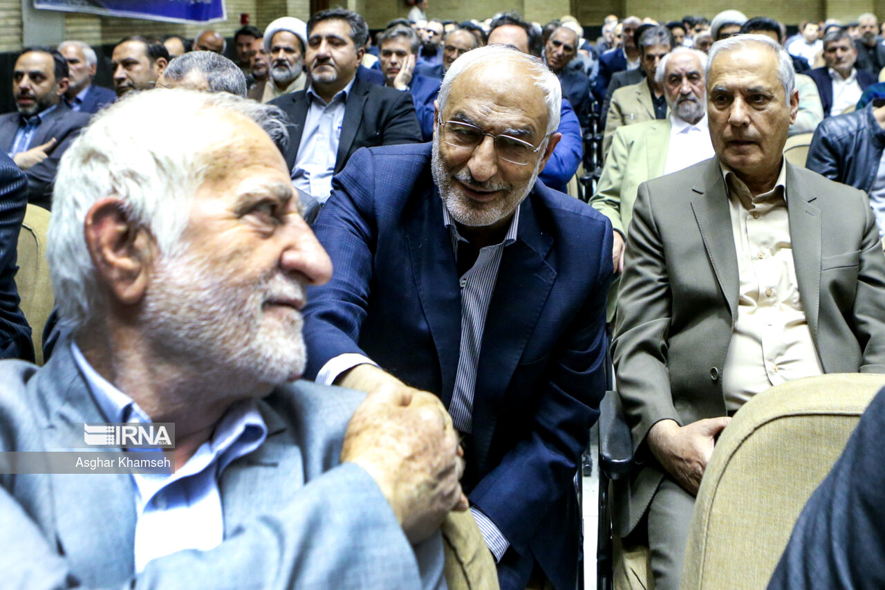 غیبت معنادار محمود احمدی‌نژاد در مراسم ترحیم معاون اولش + عکس 2