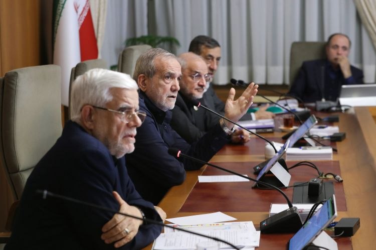 پزشکیان: اقتصاد با دستور اداره نمی شود؛ باید راهکارها را اصلاح کنیم / راهکار جدید نباید در جامعه شوک ایجاد کند 2