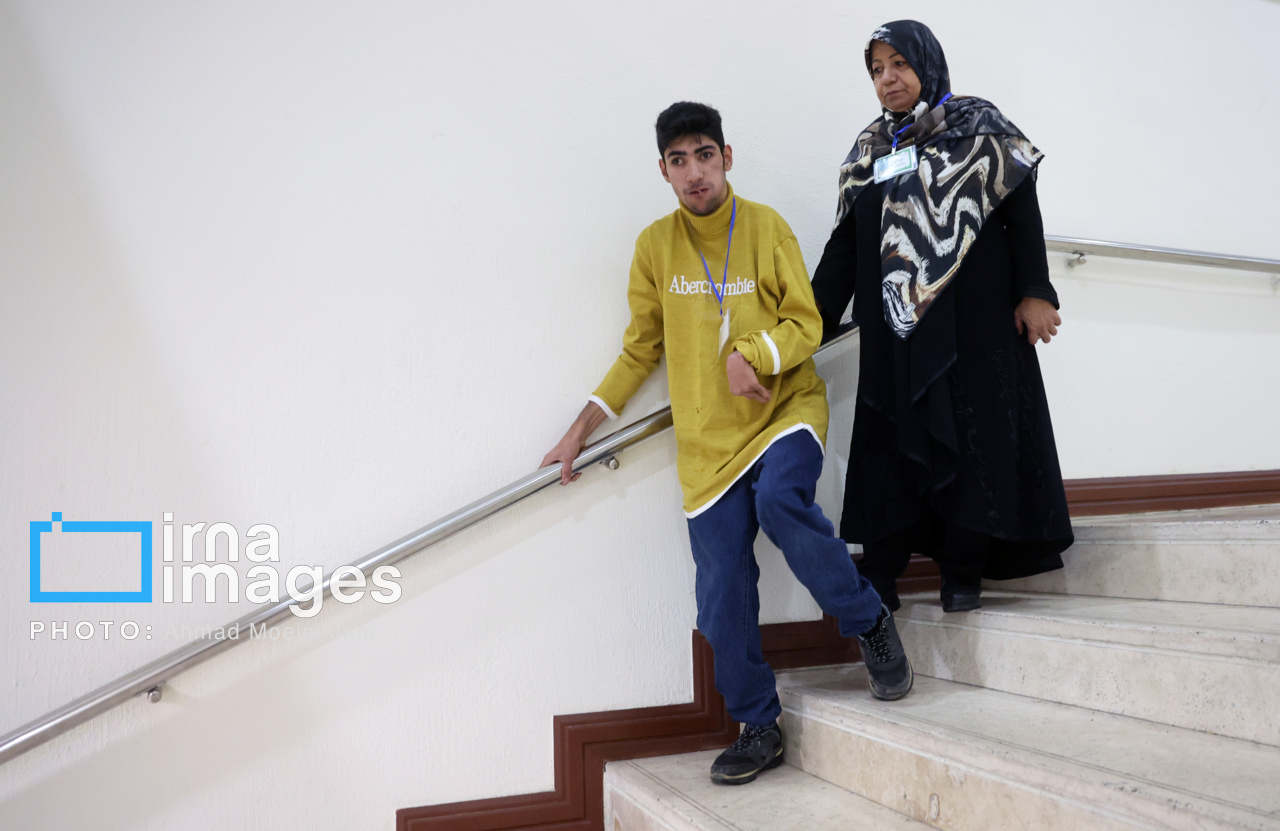 تصاویر | پزشکیان در جمع افراد کم‌توان و معلول 4