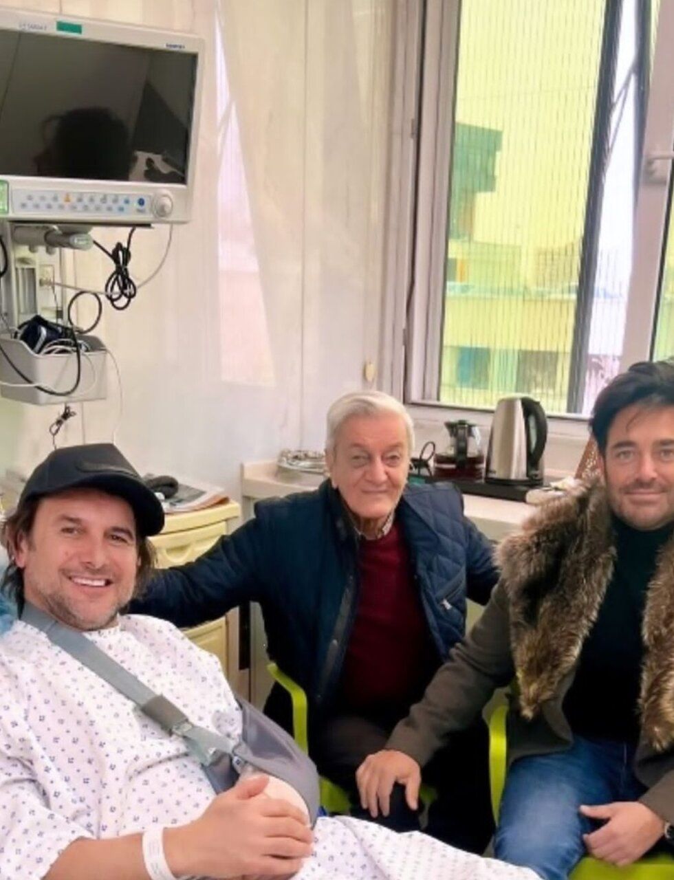 محمدرضا گلزار به عیادت امین حیایی در بیمارستان رفت | عکس