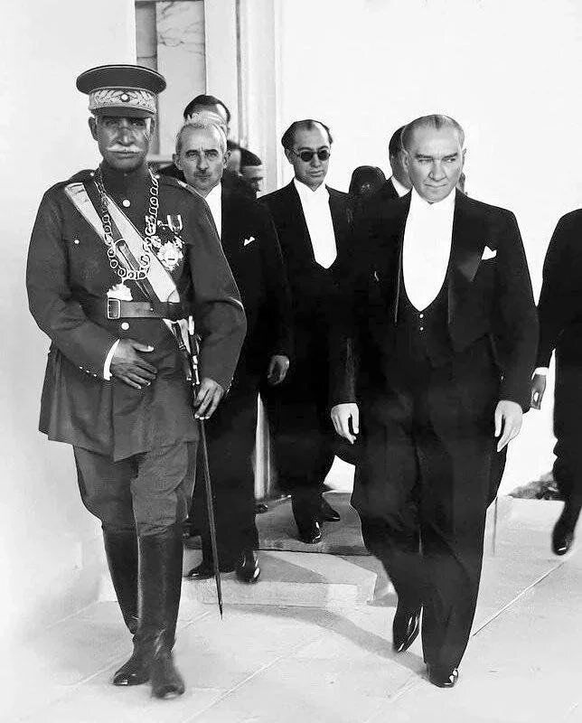 عکسی تاریخی از رضاشاه و آتاتورک در ترکیه