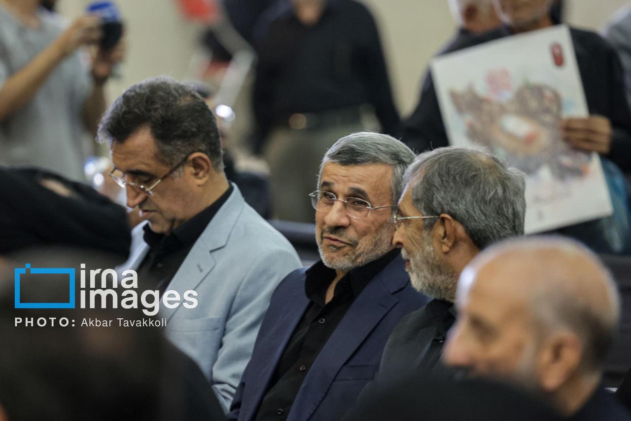 احمدی نژاد .