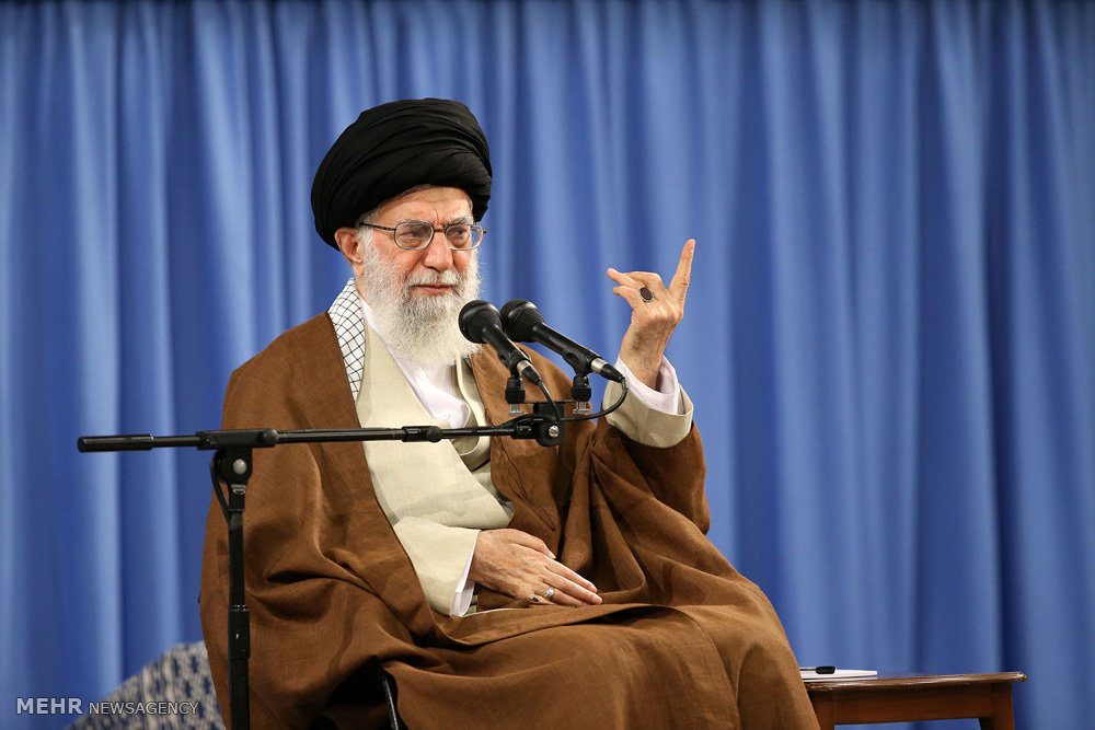 دیدار اعضای کنگره نقش شیعه درگسترش علوم اسلامی با رهبرانقلاب