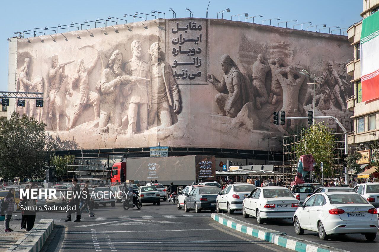 طرح معنادار دیوارنگاره جدید میدان انقلاب | مقابل ایران دوباره زانو می‌زنید + عکس 3