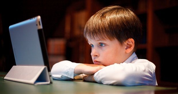 هشدار جدید در مورد نگاه کردن زیاد کودکان به صفحه نمایشگر 